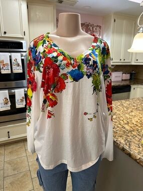 V-Neck Floral Print Long-Sleeve Tunic - White with Multicolor Flowers